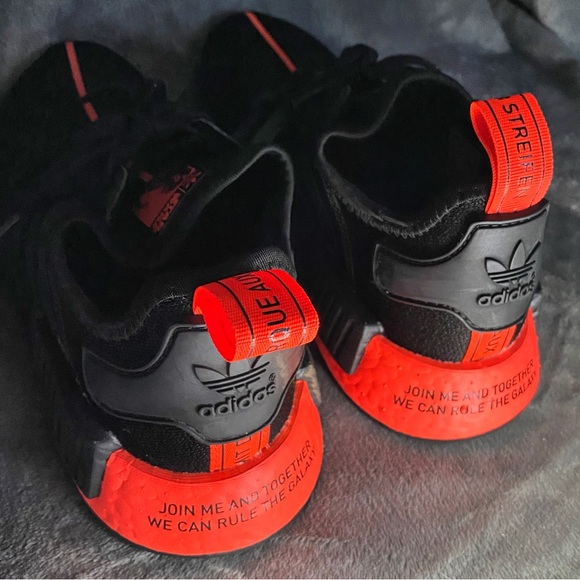 🖤❤️ Adidas NMD R1 Star Wars Darth Vader Black/Red FW2276 - Picture 9 of 11